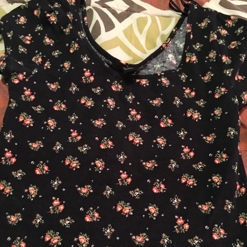 Crop top size small